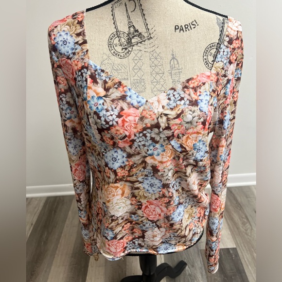 NWOT Floral Mesh Top! - Picture 4 of 15